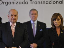 El secretario general de la OEA, José Miguel Insulza (i), y la procuradora general de México, Marisela Morales. EFE  /