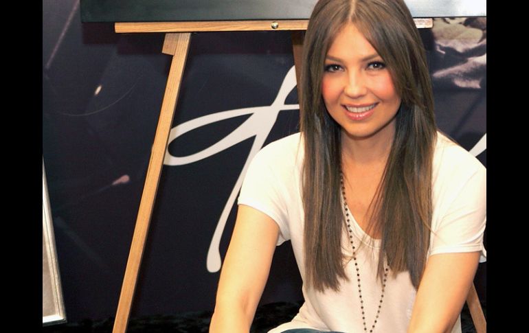 Recibe Thalía reconocimiento por venta de su disco ''Primera fila''. ARCHIVO  /