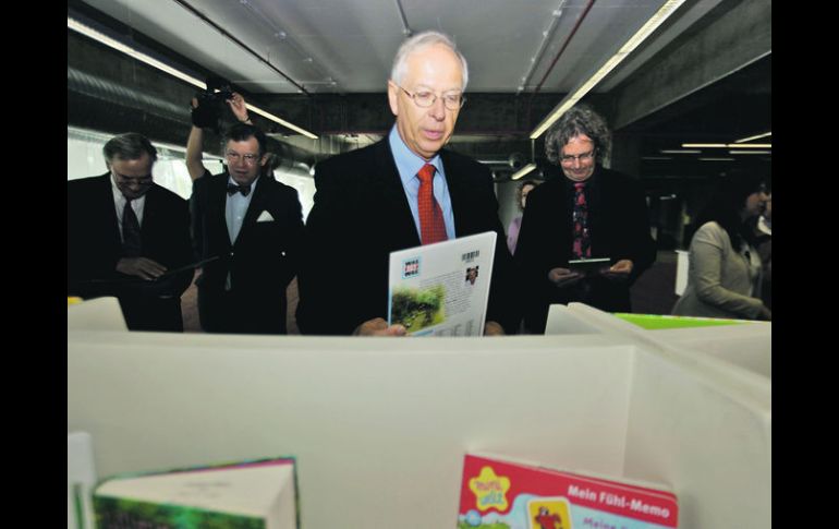 Alemania donó 800 volúmenes a la nueva biblioteca.  /