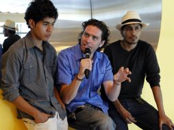 Everardo Gout al centro y los actores Kristyan Ferrer y Tenoch Huerta.  /