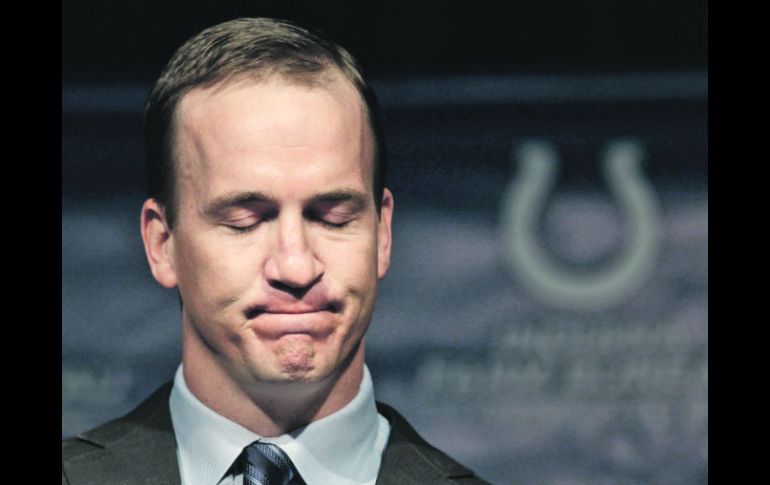 Peyton Manning durante la conferencia de prensa donde anuncia su salida de los Potros de Indianápolis. AP  /