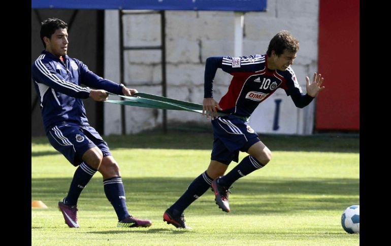 Salazar y Torres durante uno de los entrenamientos de Chivas durante la semana. MEXSPORT  /