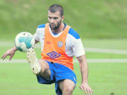 Emanuel Villa fue suspendido un juego por anotar un gol con la mano, en la jornada 4. MEXSPORT  /