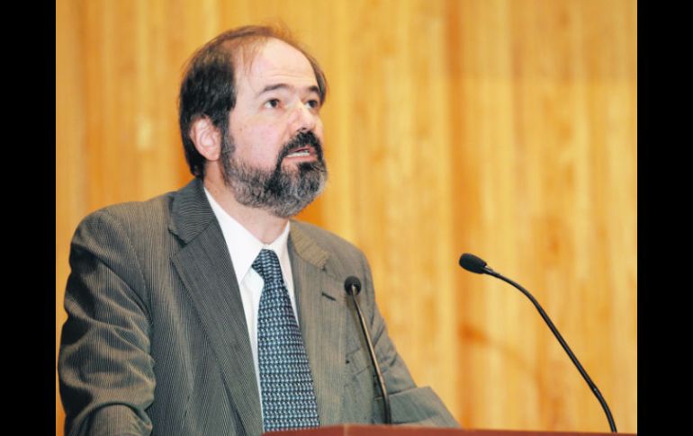 Juan Villoro, en el Paraninfo Enrique Díaz de León de la Universidad de Guadalajara, durante la Cátedra Julio Cortázar.  /