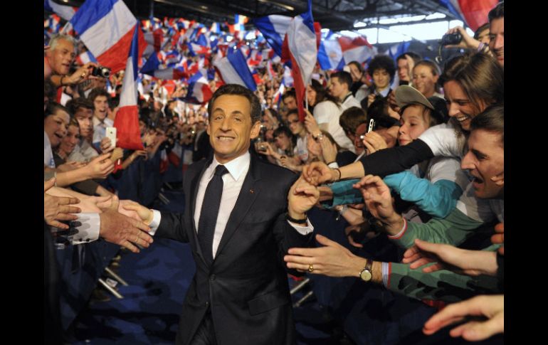 Sarkozy en un mitin hoy, en París. Las encuestas electorales no lo favorecen. REUTERS  /