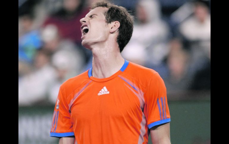 El británico Andy Murray muestra su impotencia al perder un punto ante el español Guillermo García-López. REUTERS  /