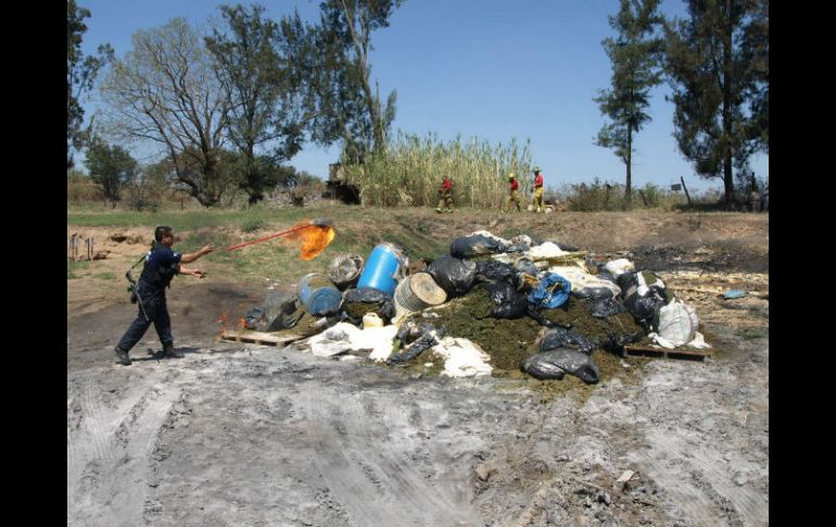 La droga fue incinerada en las instalaciones del Club Cinegético Calzado Canadá en Tonalá. ESPECIAL  /