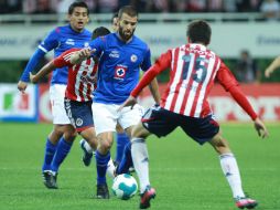 El sábado anterior mientras el Guadalajara-Cruz Azul fue transmitido por TV abierta, el Santos-Puebla sólo por SKY. ARCHIVO  /