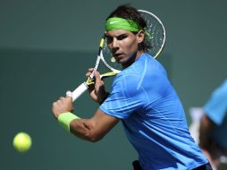 Rafael Nadal durante el juego contra el argentino Leonardo Mayer, en el Indian Wells. EFE  /