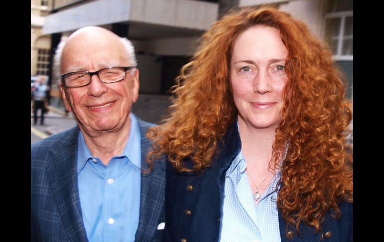 Rebekah Brooks acompañada de Rupert Murdoch.  AFP  /