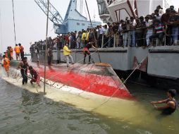 Hasta ahora, se desconoce cuánta gente viajaba en el barco hundido, aunque fuentes no oficiales señlan que 250. AP  /