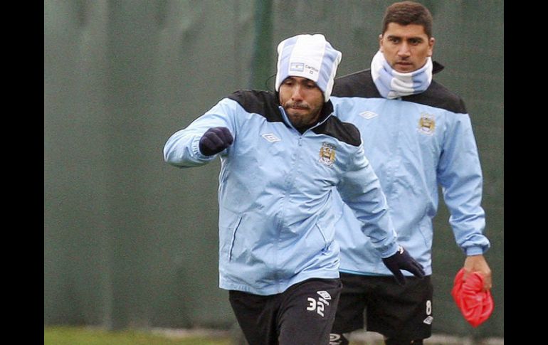 Tévez (c) participa en el entrenamiento en Manchester , hoy, miércoles 14 de marzo de 2012. EFE  /