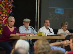 El escritor Roberto Fernández Retamar, la científica Gisela Alonso y el economista Osvaldo Martínez integraron el panel. AFP  /