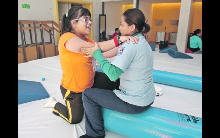 Diana recibe su terapia en el CRIT Occidente. Sus avances le han permitido llegar a tercero de primaria.  /