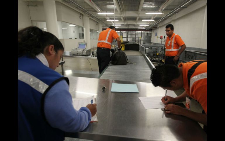 El Aeropuerto Internacional de Guadalajara cumple con con cabalidad, en cuento, a la calidad de vida de sus empleados. ARCHIVO  /