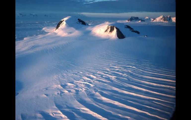 La fusión del hielo groenlandés podría contribuir a un aumento del nivel del mar de varios metros. EFE  /