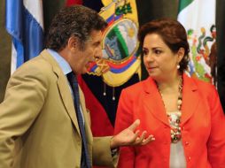 Carlos Álvarez (I), de la ALADI y la canciller mexicana Patricia Espinosa. AFP  /