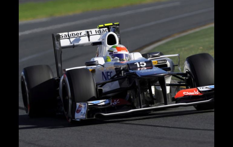 Sergio Pérez durante la sesión de clasificación en el circuito de Albert Park en Melbourne, Australia. EFE  /