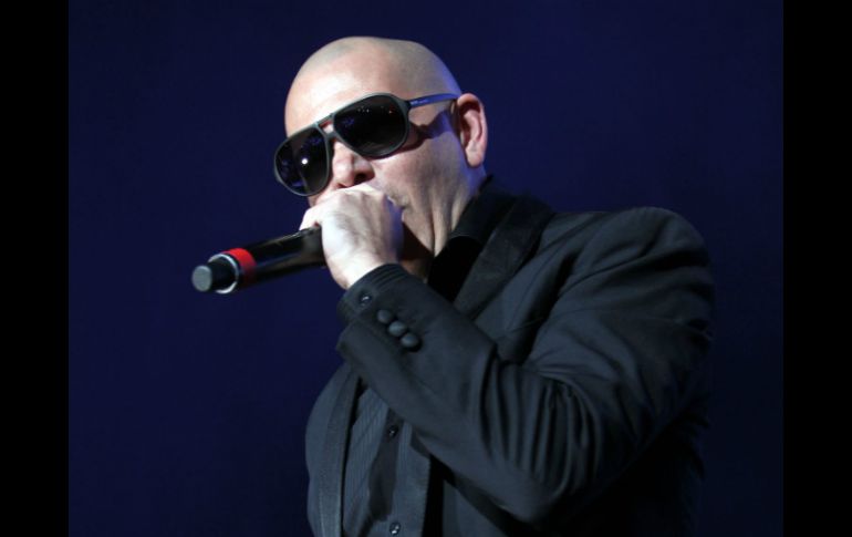 Pitbull interpretó ‘I know you want me’, ‘On the floor’, el éxito que grabó junto a J.Lo., ‘I like it’ y ‘Tonight’. NOTIMEX  /