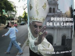 En Cuba, los católicos invaden espacios públicos con carteles alusivos a la visita del Jefe de Estado Vaticano. EFE  /