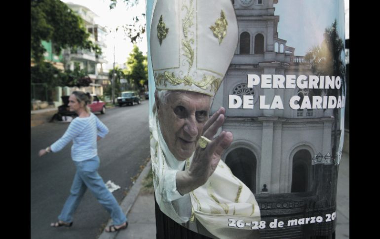 En Cuba, los católicos invaden espacios públicos con carteles alusivos a la visita del Jefe de Estado Vaticano. EFE  /