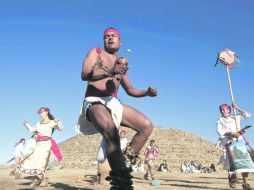 Con sus danzas, hombres y mujeres dan la bienvenida al Sol; las culturas prehispánicas y mestizas se suman a la fiesta del astro.  /