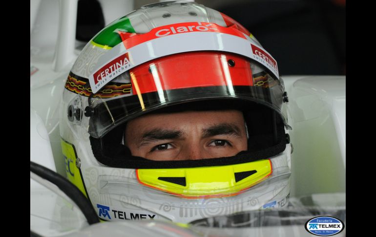 El piloto mexicano estuvo a punto de finalizar entre los primeros seis lugares del Gran Premio de Australia. AFP  /