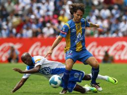 Beasley y Alcántar disputan una pelota durante el partido en el Estadio Cuauhtémoc. MEXSPORT  /