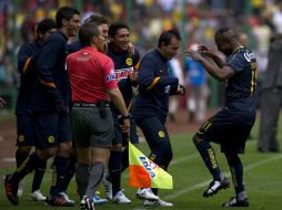 Los jugadores del América celebran el primer gol del partido. AFP  /