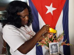 Berta Soler, líder de las Damas de Blanco, durante un encuentro en la casa de la fallecida Laura Pollán. EFE  /