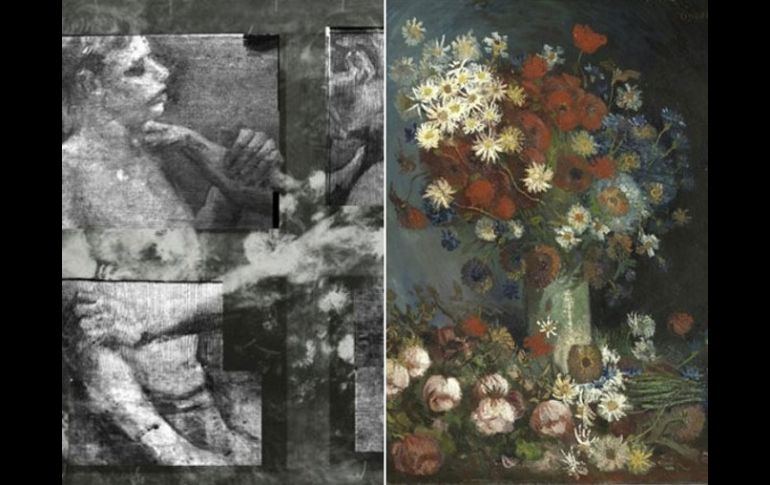 Bajo una naturaleza muerta con flores, se encuentra la pintura de dos contendientes, ambas de el pincel de Van Gogh. ESPECIAL  /