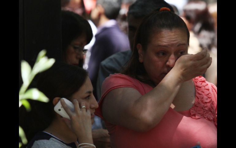 Las fallas en redes son por la cantidad de gente que llama a sus familiares para cerciorarse de que estén bien. NTX  /