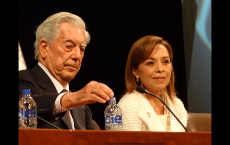 Vázquez Mota recordó que pudo conocer al escritor peruano, Vargas Llosa, en un encuentro en la ciudad de México. NTX  /