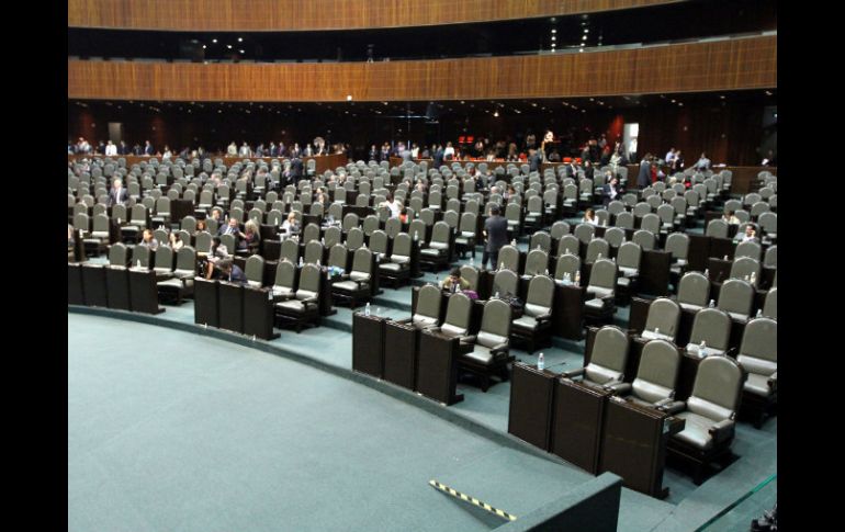 Los legisladores debieron salir a toda prisa de la Cámara. ARCHIVO  /