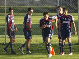 Los jugadores de Chivas durante el entrenamiento vespertino del equipo.  /