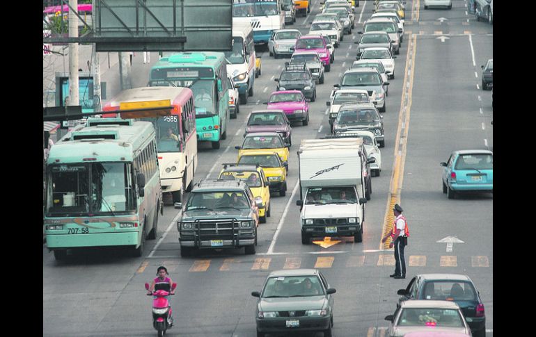 Cada hora transitan por el corredor Alcalde-16 de septiembre, 600 camiones, saturando la circulación  /