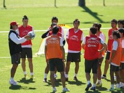 Atlas realizó su entrenamiento en la cancha del Estadio Omnilife.  /