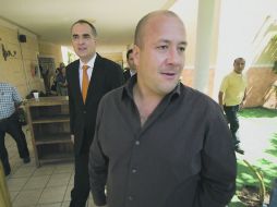 Salvador Caro (en segundo plano) y Enrique Alfaro, en las instalaciones de Alianza Ciudadana.  /