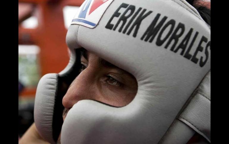 Erik Morales espera una defensa exitosa del título superligero del CMB. MEXSPORT  /