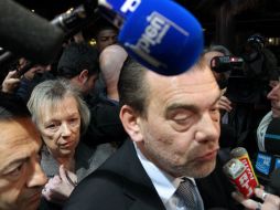 Frank Berton (d) hablan con periodistas tras una conferencia de prensa el 21 de marzo de 2012 en París. AFP  /