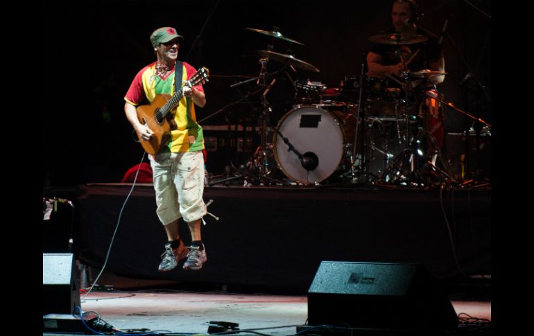 Manu Chao puso a  bailar a miles de fanáticos la noche de este viernes en Caracas. AFP  /