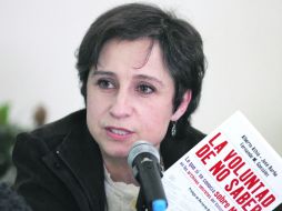 La periodista Carmen Aristegui moderó la presentación del libro que denuncia estos abusos, ''La voluntad de no saber''. AP  /