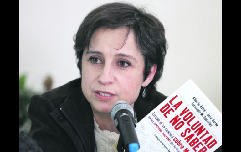 La periodista Carmen Aristegui moderó la presentación del libro que denuncia estos abusos, ''La voluntad de no saber''. AP  /