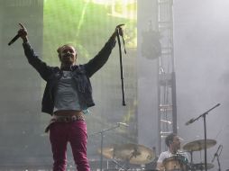 El cantante Rubén Albarrán, vocalista de la banda mexicana Café Tacvba, se presenta en el segundo día del Festival Vive Latino. EFE  /