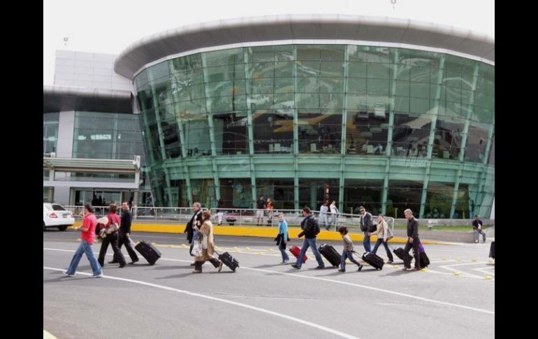 Policías Federales detuvieron al sujeto en el Aeropuerto Internacional de Guadalajara proveniente de Panamá. ARCHIVO  /