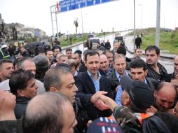 El presidente Bashar al Assad visita el castigado barrio de Baba Amr en Homs.  REUTERS  /