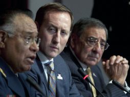 De izq a der, Guillermo Galván, Peter Mackay y Leon Panetta, encargados de Seguridad de México, Canadá y EU, respectivamente. AP  /