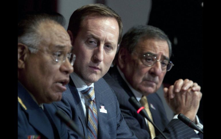 De izq a der, Guillermo Galván, Peter Mackay y Leon Panetta, encargados de Seguridad de México, Canadá y EU, respectivamente. AP  /