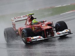 El auto de Felipe Massa durante la pasada carrera en el circuito de Sepang, en Malasia. EFE  /