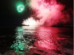 Fuegos artificiales en el malecón de Puerto Vallarta con motivo del Tianguis Turístico.  /